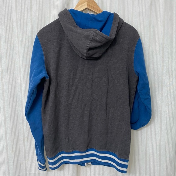 Great condition! Vans Off The Wall zip up hoodie with pockets! - Picture 2 of 4